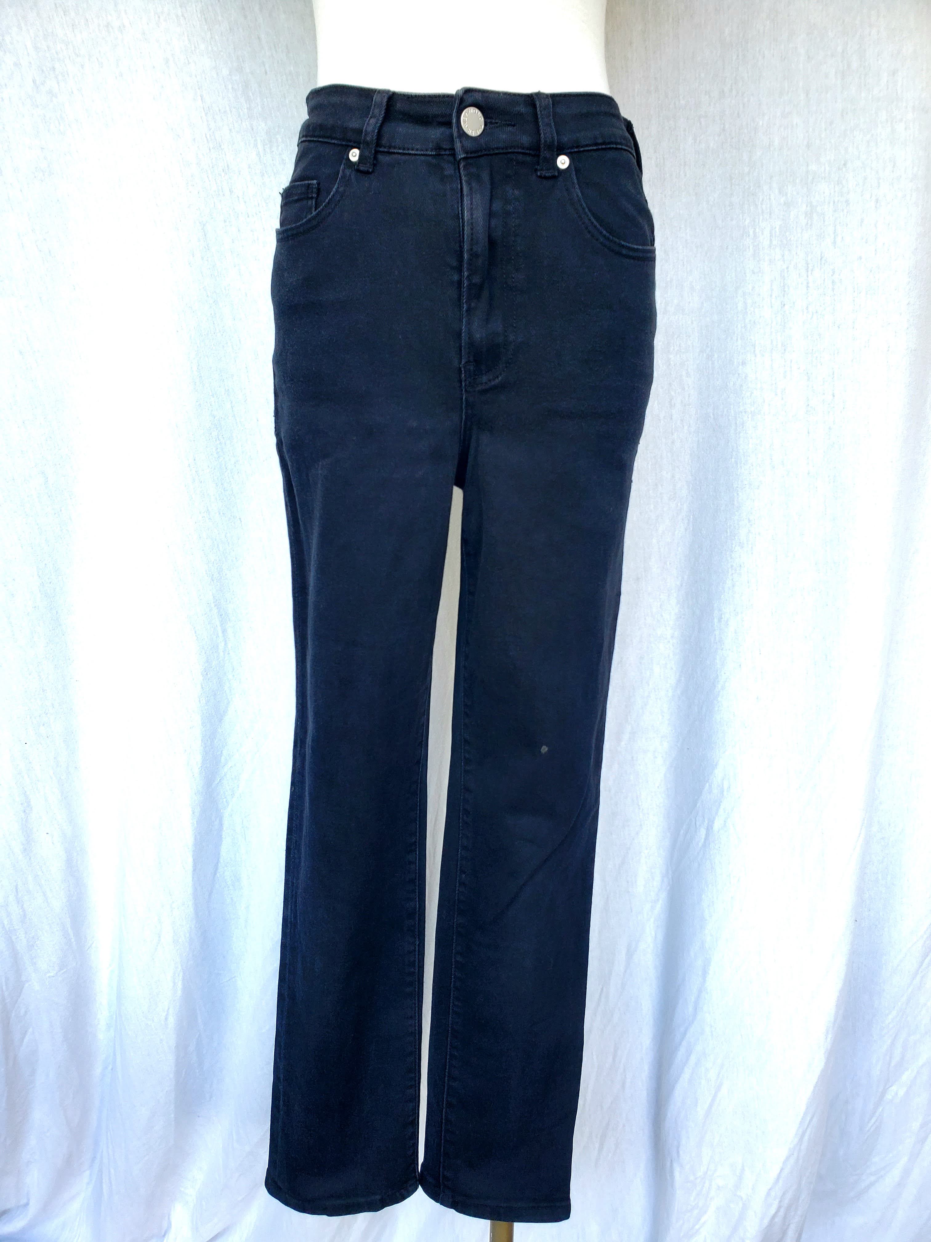 Among the Brave Mid-Rise Jeans (Size 8) flaw
