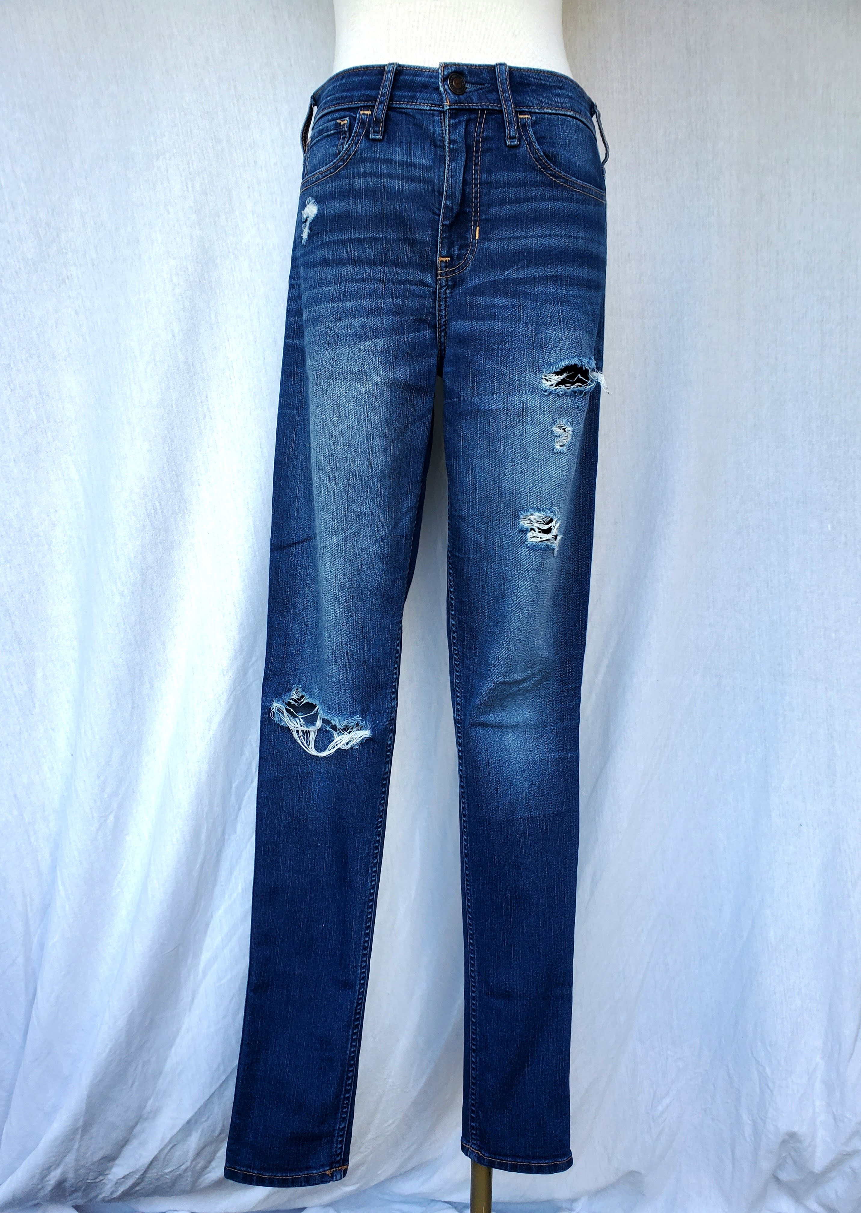 Hollister Distressed Skinny Jeans (Size 9)