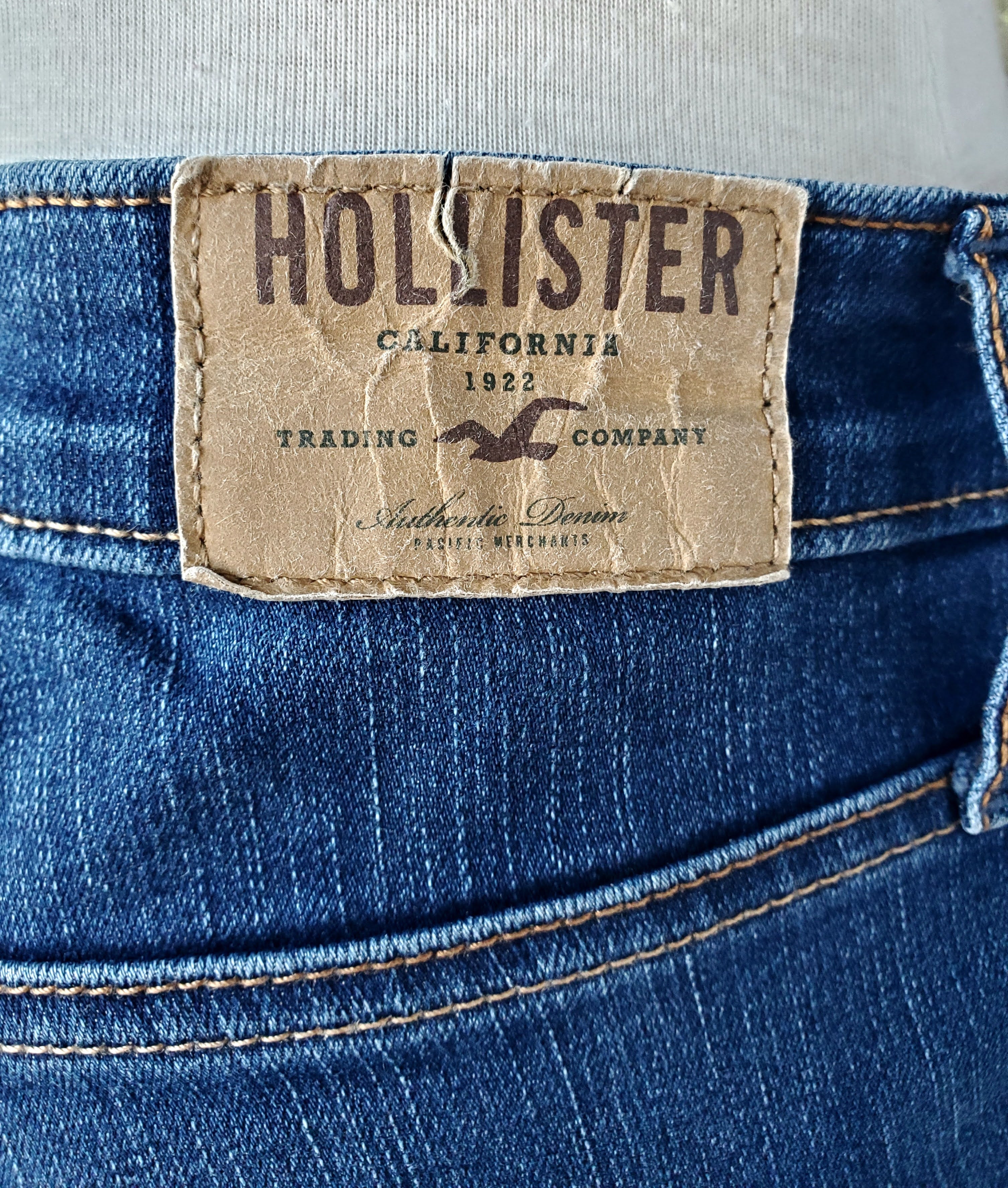 Hollister Distressed Skinny Jeans (Size 9)