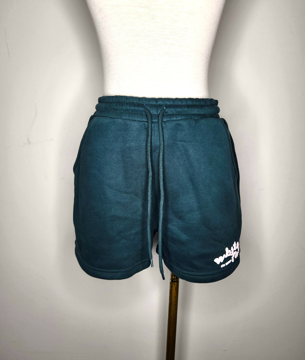 White Fox Fleece Lined Loose Fit Shorts (Size 6)
