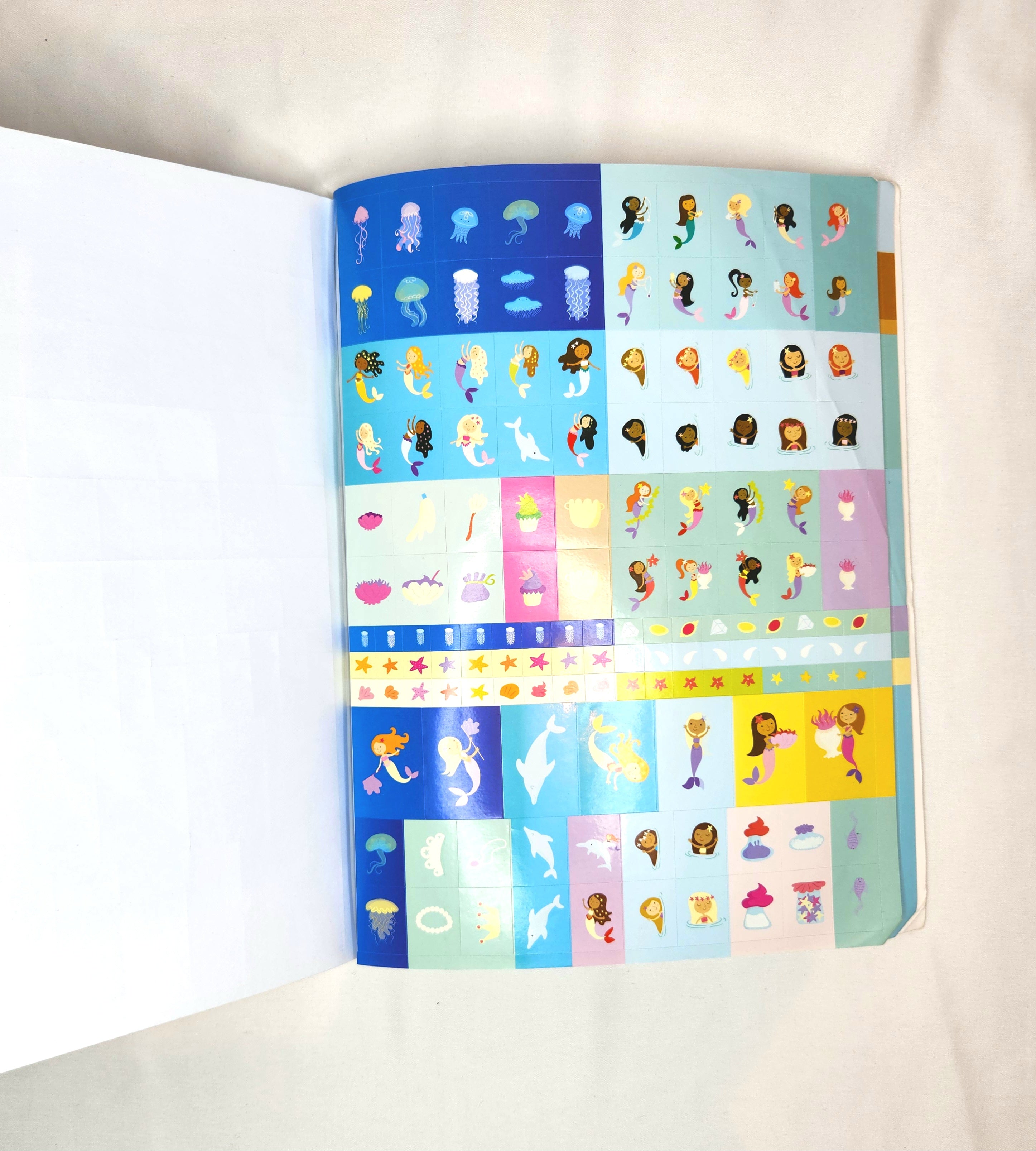 555 Sticker Fun Mermaid World Book (Soft Cover)